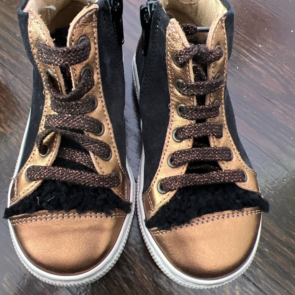Girls fashion sneaker